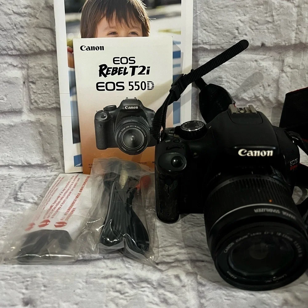 Canon EOS Digital Rebel T2i Digital w/18-55mm IS II Lens kit used camera